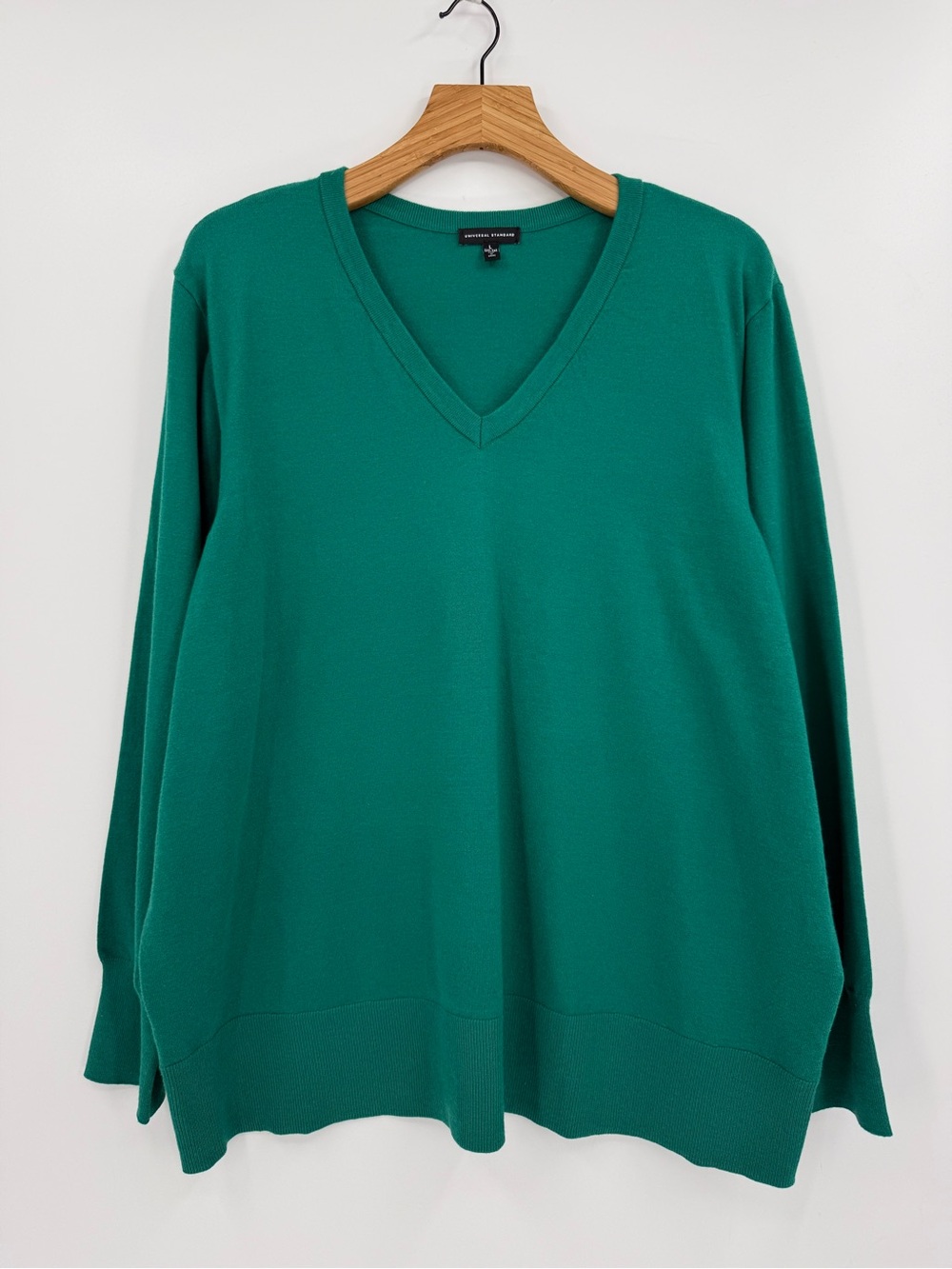 Universal Standard Savvy Fine Knit V Sweater in Green Size L, 22-24
